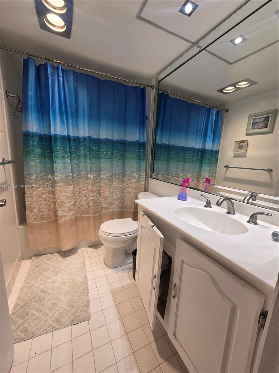 Rental Property at 1210 Bahama Bnd C2, Coconut Creek, Broward County, Florida - Bedrooms: 2 
Bathrooms: 2  - $1,899 MO.