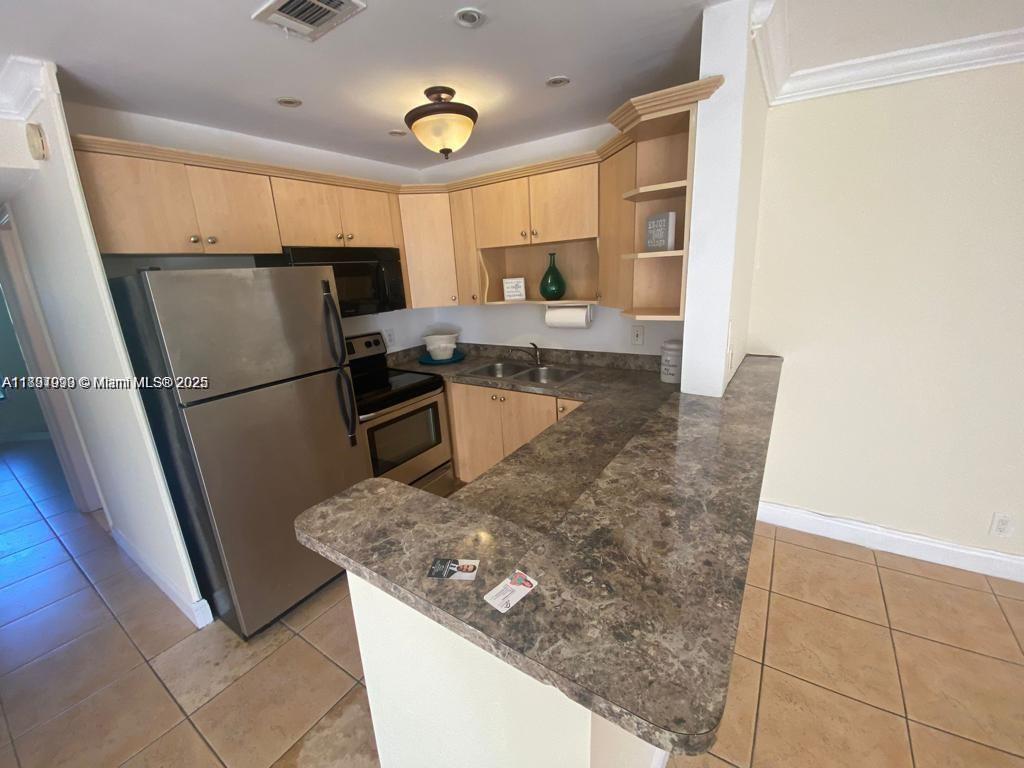 CYPRESS TRACE CONDO - Residential Lease