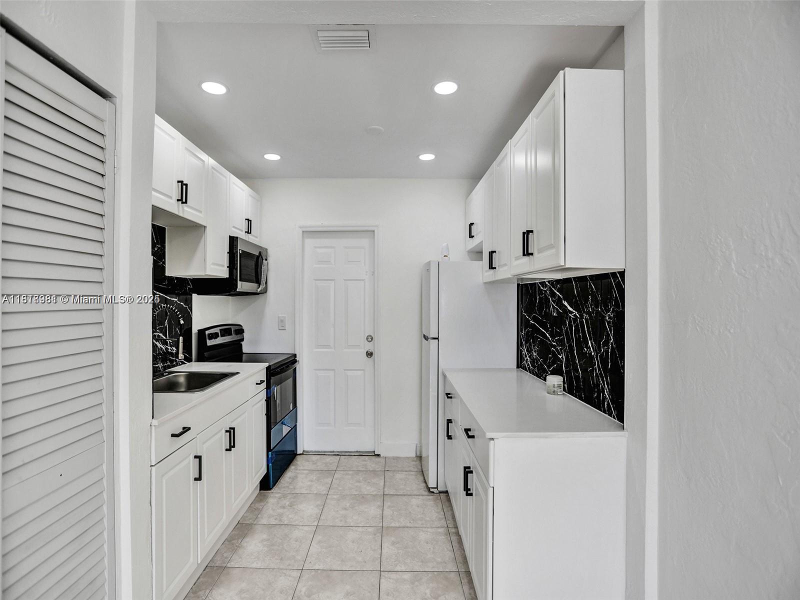 BUCHANAN CENTER - Residential Lease