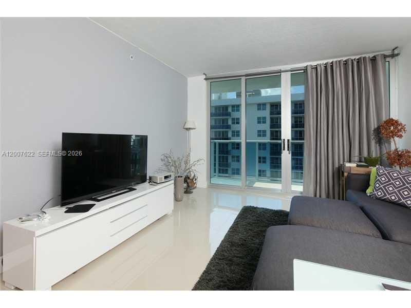 7501 E Treasure Dr 8C