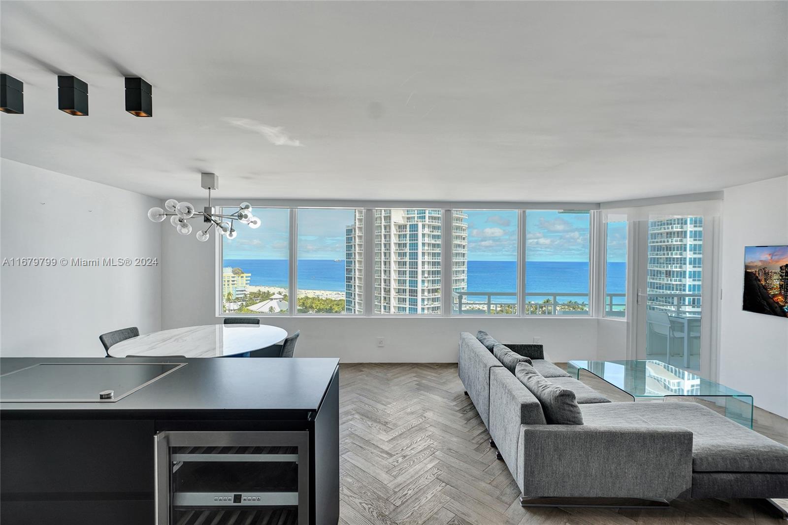 400 S Pointe Dr 1706, Miami Beach, Miami-Dade County, Florida - 2 Bedrooms  
2 Bathrooms - 