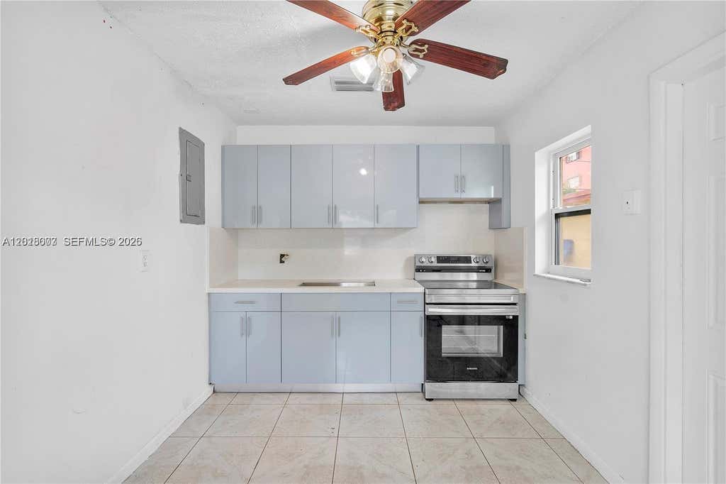 Photo of 535 NW 18th St #B, Fort Lauderdale, FL 33311 (MLS # A12018003)