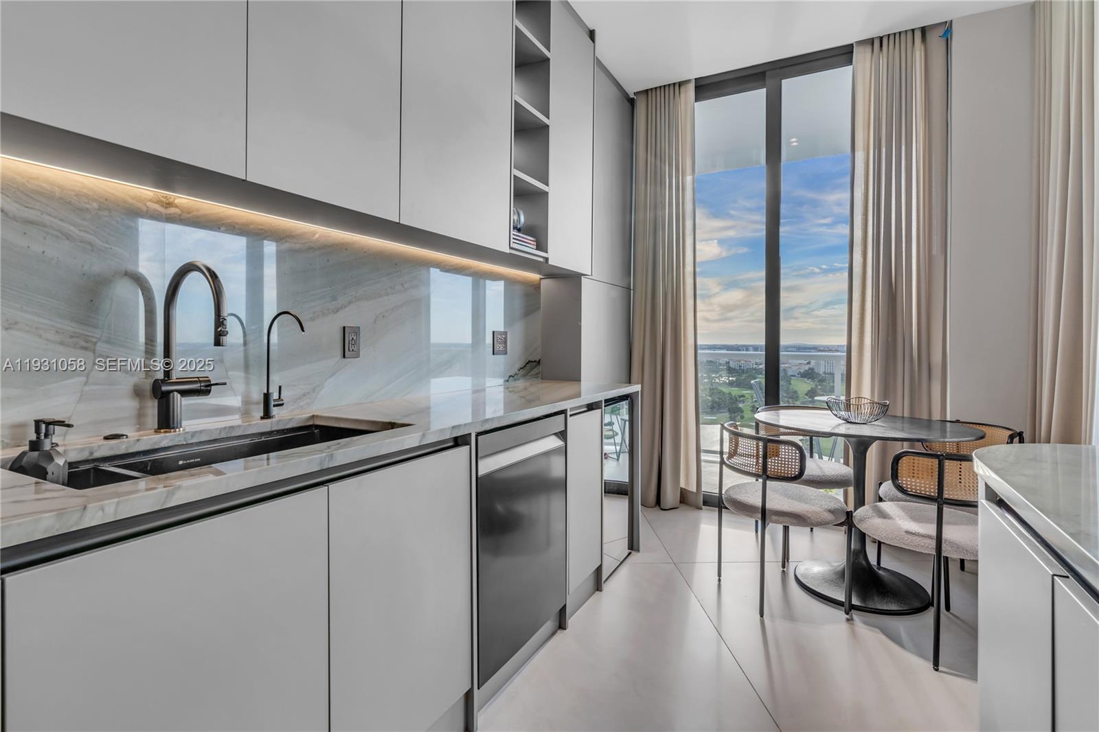 HAMPTONS WEST CONDO - Residential Lease