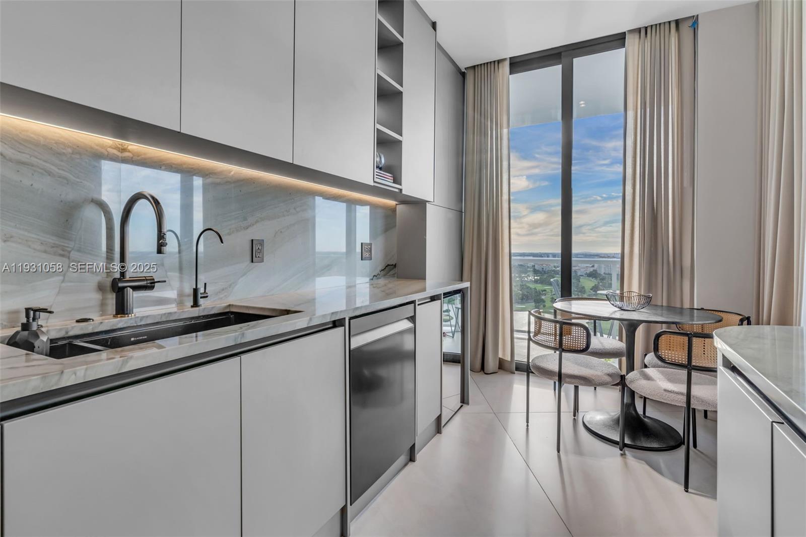 HAMPTONS WEST CONDO - Residential Lease