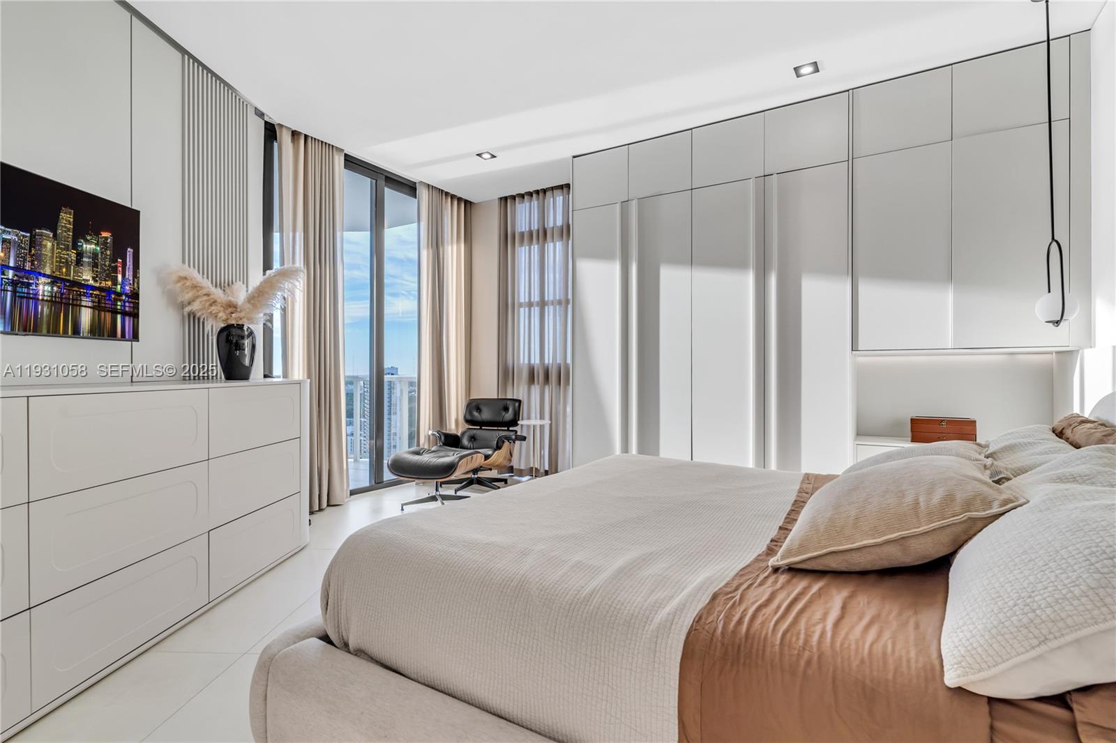 HAMPTONS WEST CONDO - Residential Lease