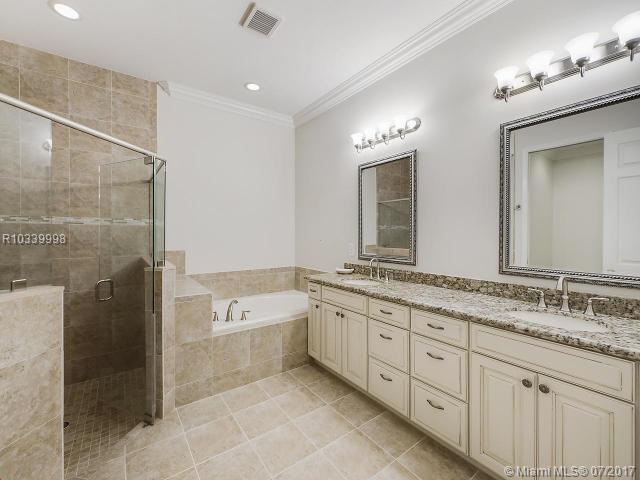 HAMPTON CAY - Residential