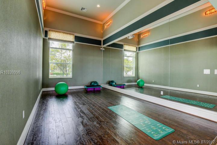 HAMPTON CAY - Residential