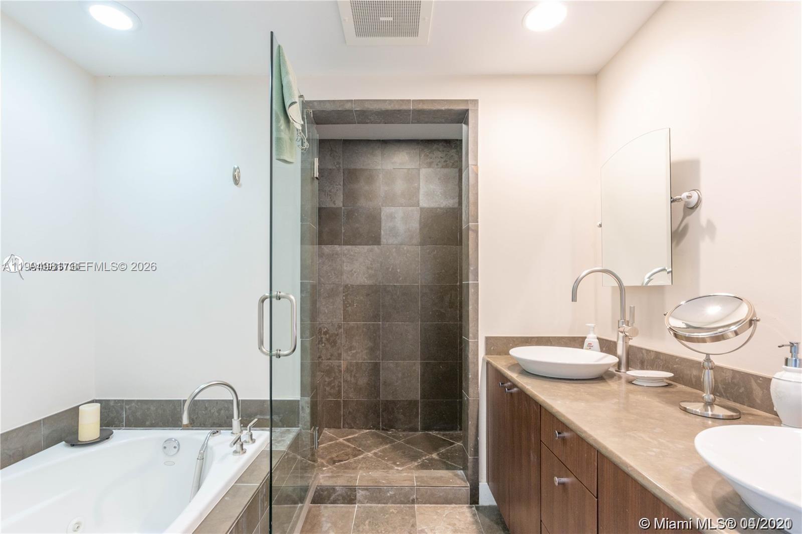 MOSAIC ON MIAMI BEACH CON - Residential Lease