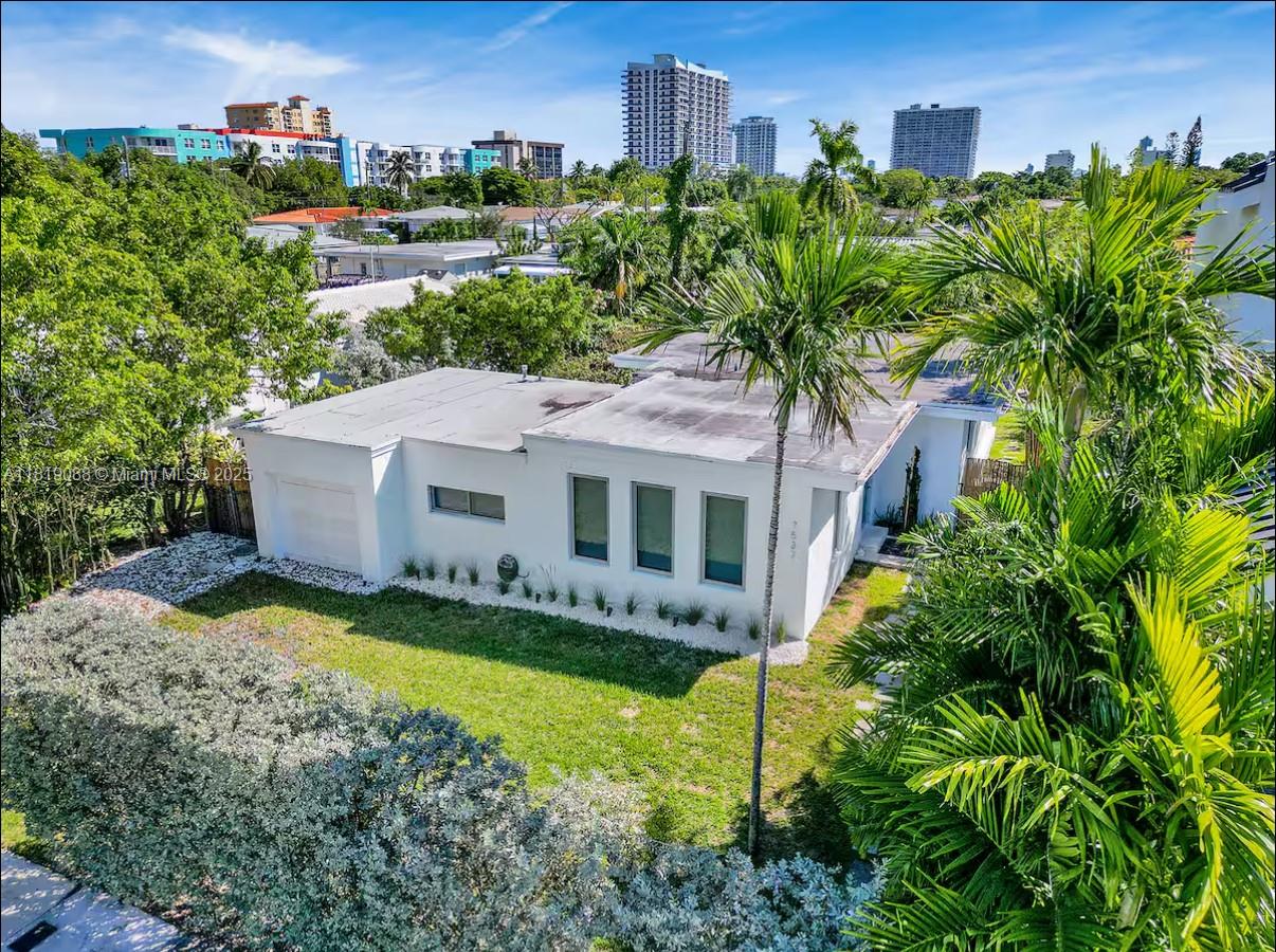 7537 W Treasure Dr, North Bay Village, Miami-Dade County, Florida - 3 Bedrooms  
2 Bathrooms - 
