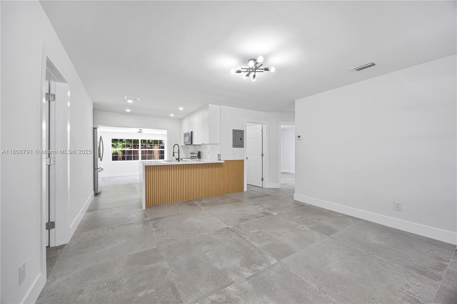 3420 SW 12th Pl