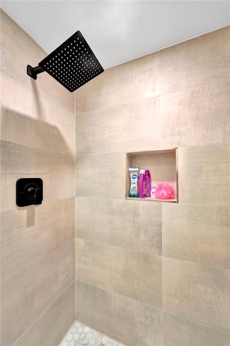 HAMPTONS WEST CONDO - Residential Lease