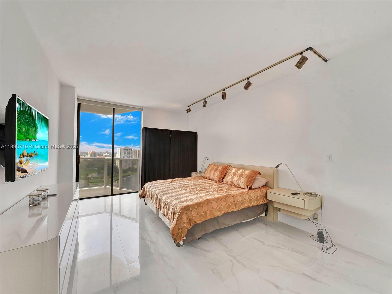 HAMPTONS WEST CONDO - Residential Lease