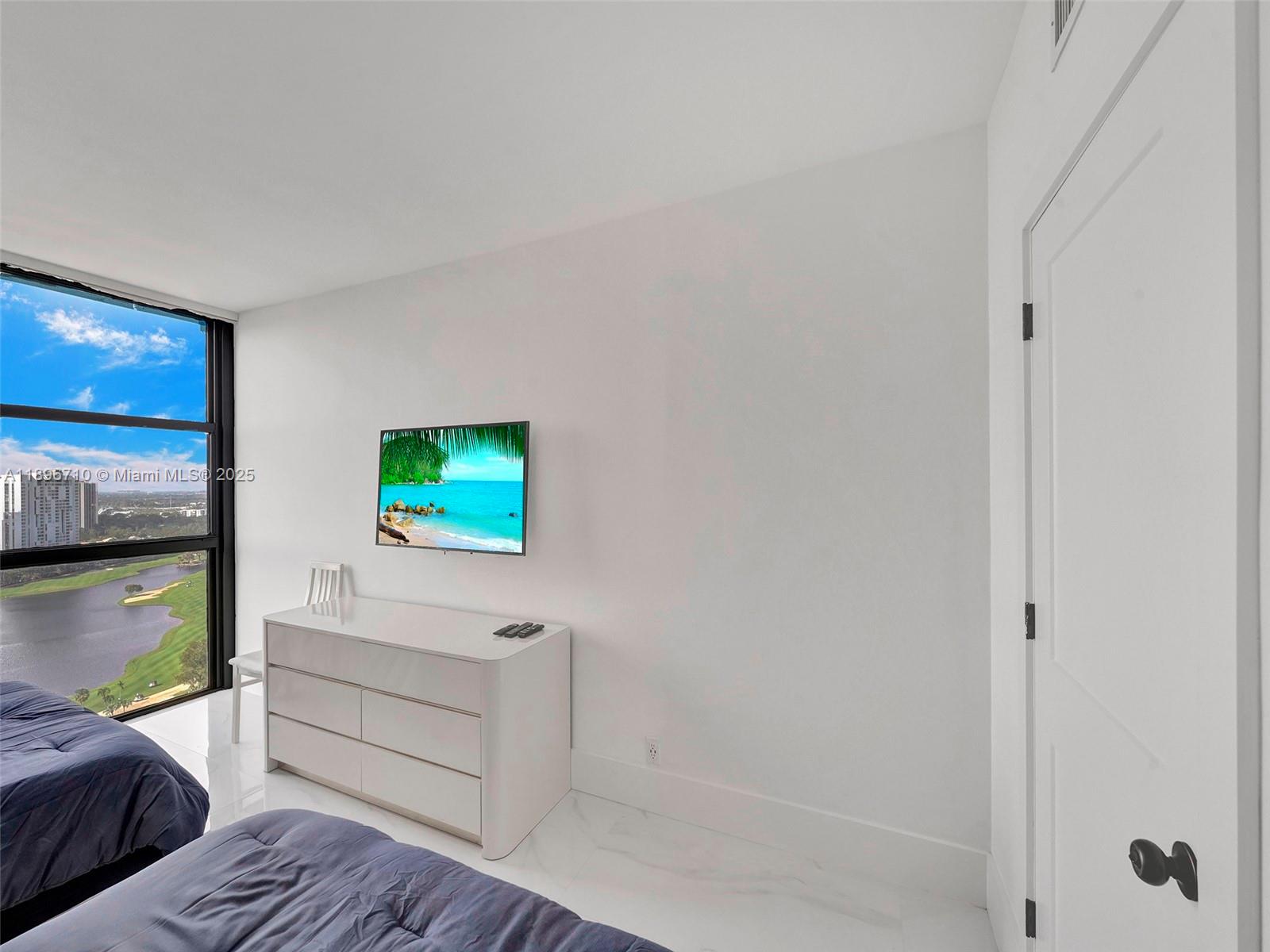 HAMPTONS WEST CONDO - Residential Lease