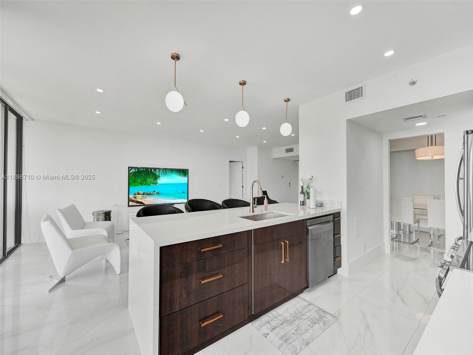 HAMPTONS WEST CONDO - Residential Lease