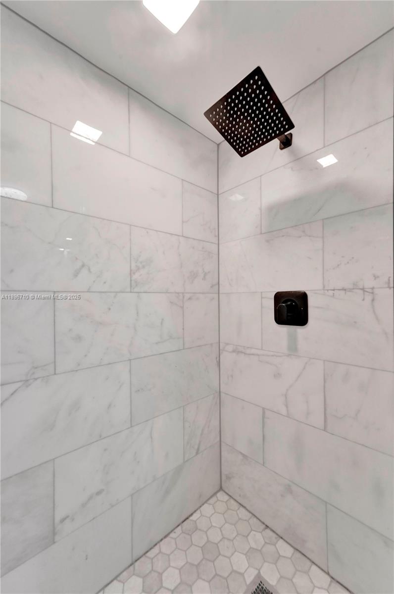 HAMPTONS WEST CONDO - Residential Lease