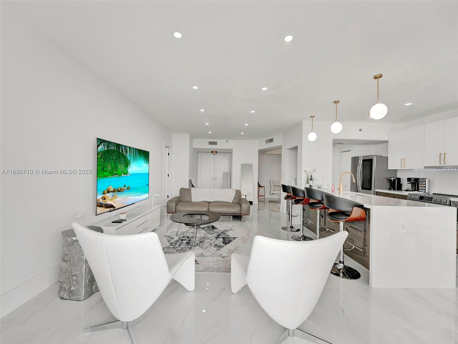 HAMPTONS WEST CONDO - Residential Lease