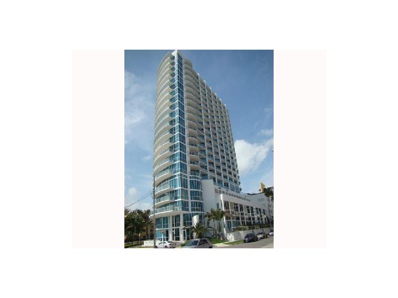 Fantastic and bright 2/2 + Den (3 Bed), the most amazing direct view of Biscayne Bay, and City from every corner of this split-plan unit. This luxury building is full of amenities, 24 hour concierge and security, Gym, pool, jacuzzi, steam/sauna rooms, clu broom close to highways, hospitals, downtown, Miami Beach, mid-town shopping center, performing arts and Brickell. **Available July 1st**