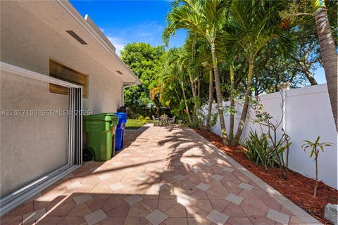 Tiny photo for 2801 N 38th Ave, Hollywood, FL 33021 (MLS # A12077188)