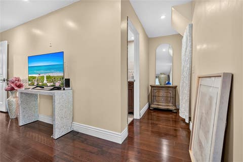 Tiny photo for 2801 N 38th Ave, Hollywood, FL 33021 (MLS # A12077188)