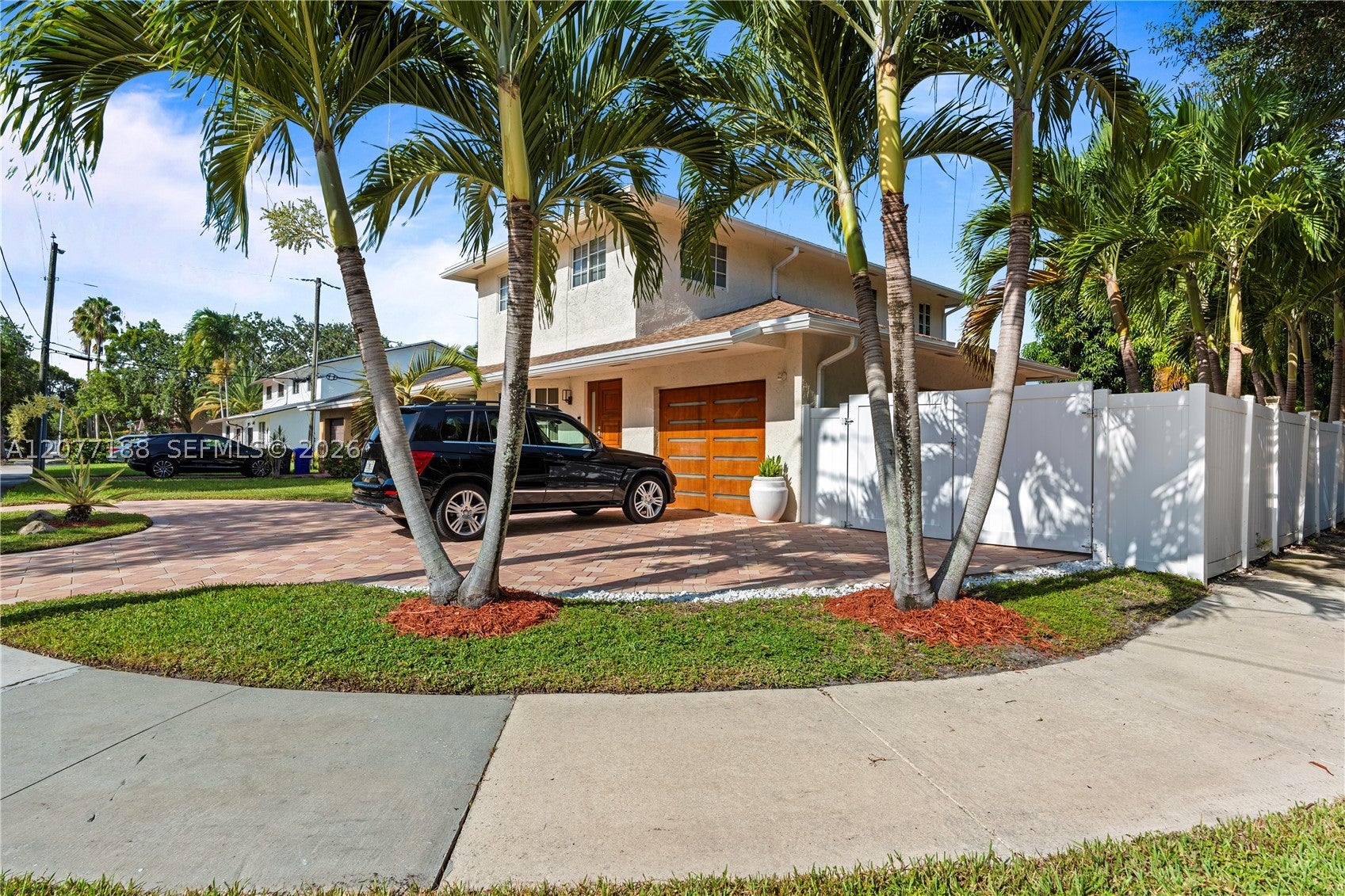 2801 N 38th Ave