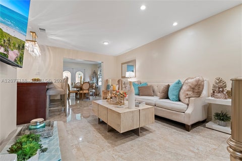 Tiny photo for 2801 N 38th Ave, Hollywood, FL 33021 (MLS # A12077188)