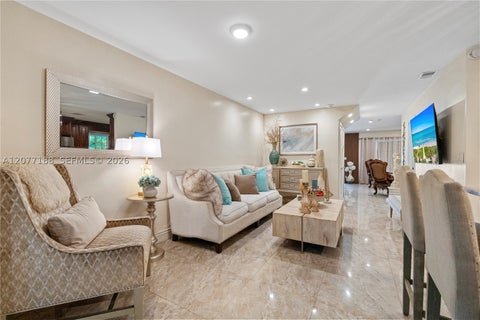 Tiny photo for 2801 N 38th Ave, Hollywood, FL 33021 (MLS # A12077188)