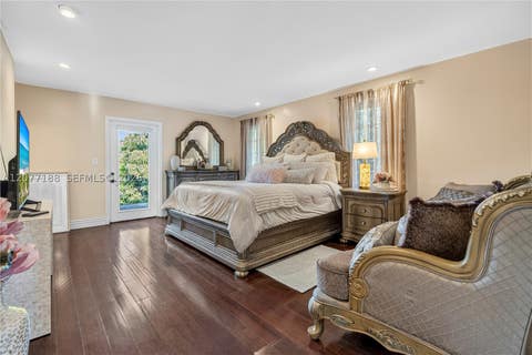 Tiny photo for 2801 N 38th Ave, Hollywood, FL 33021 (MLS # A12077188)