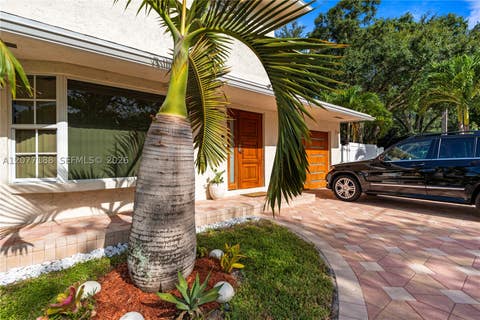 Tiny photo for 2801 N 38th Ave, Hollywood, FL 33021 (MLS # A12077188)