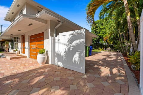Tiny photo for 2801 N 38th Ave, Hollywood, FL 33021 (MLS # A12077188)