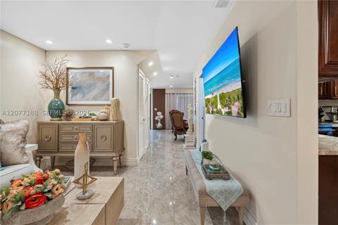 Tiny photo for 2801 N 38th Ave, Hollywood, FL 33021 (MLS # A12077188)