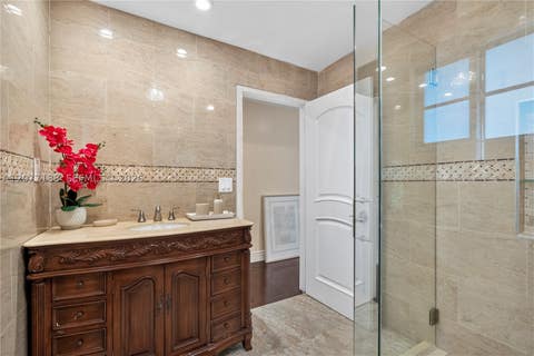 Tiny photo for 2801 N 38th Ave, Hollywood, FL 33021 (MLS # A12077188)