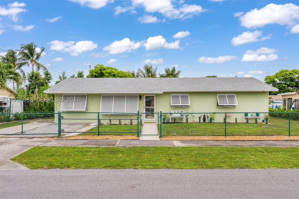 Photo of 516 S 13th Ct, Lantana, FL 33462 (MLS # A12037038)