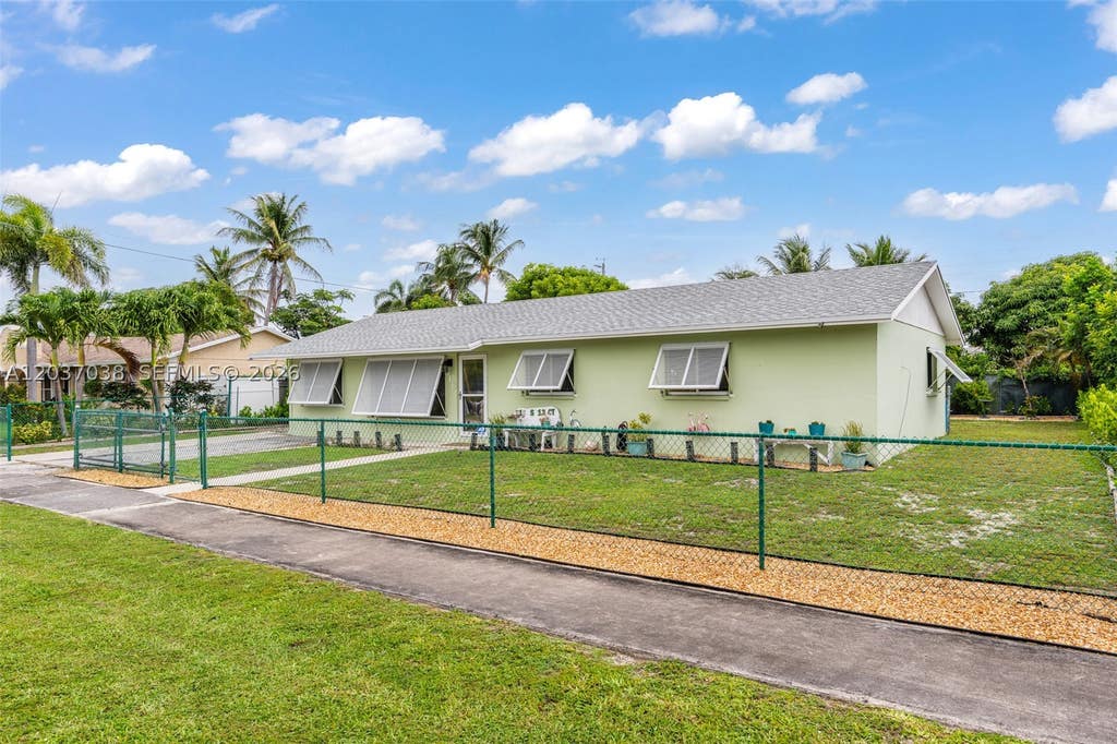 Photo of 516 S 13th Ct, Lantana, FL 33462 (MLS # A12037038)