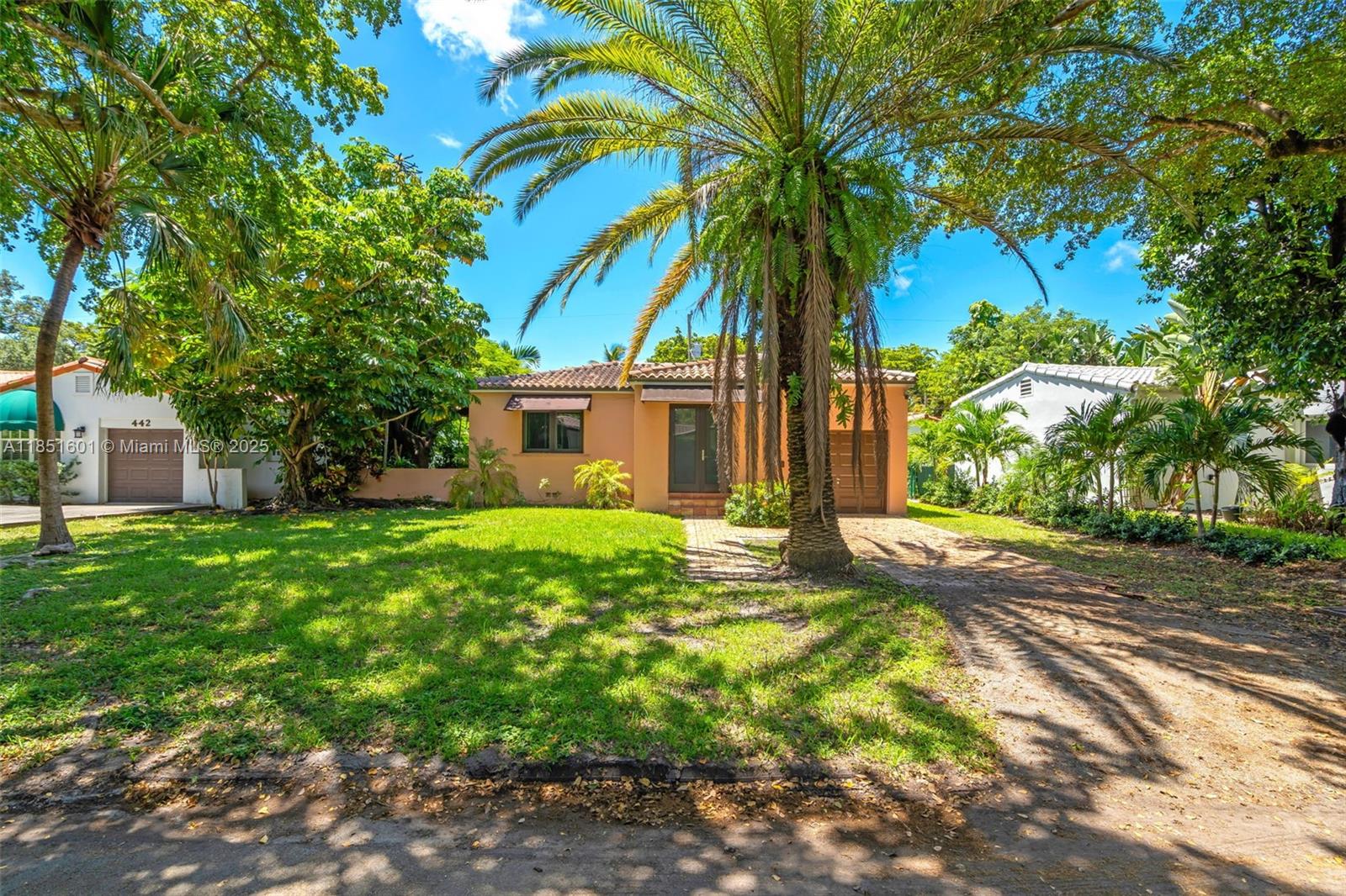 Rare opportunity for under $1mm in the heart of Coral Gables. This 6,250 sqft lot offers plenty of room to expand the current property and add a pool or to build a brand new home. The property is very-well located, walking distance to all of the shops, restaurants, groceries and gyms at Merrick Park and Life Time. Don't miss out on this great opportunity!