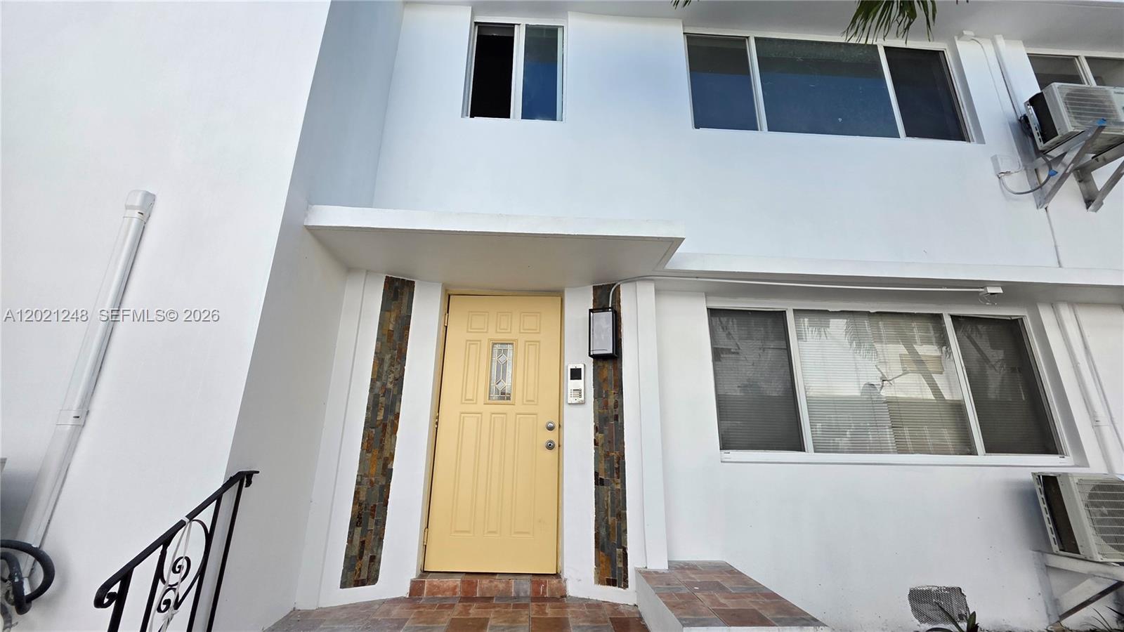 7629 Dickens Ave 7