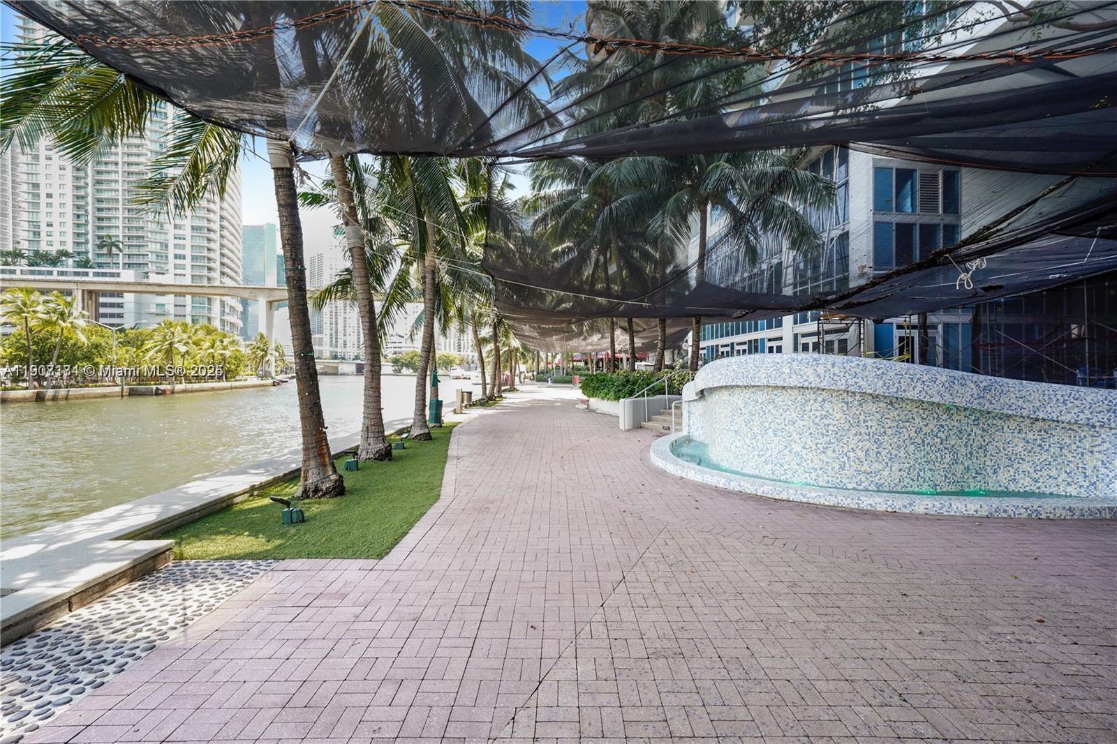 LATITUDE ON THE RIVER CON - Residential