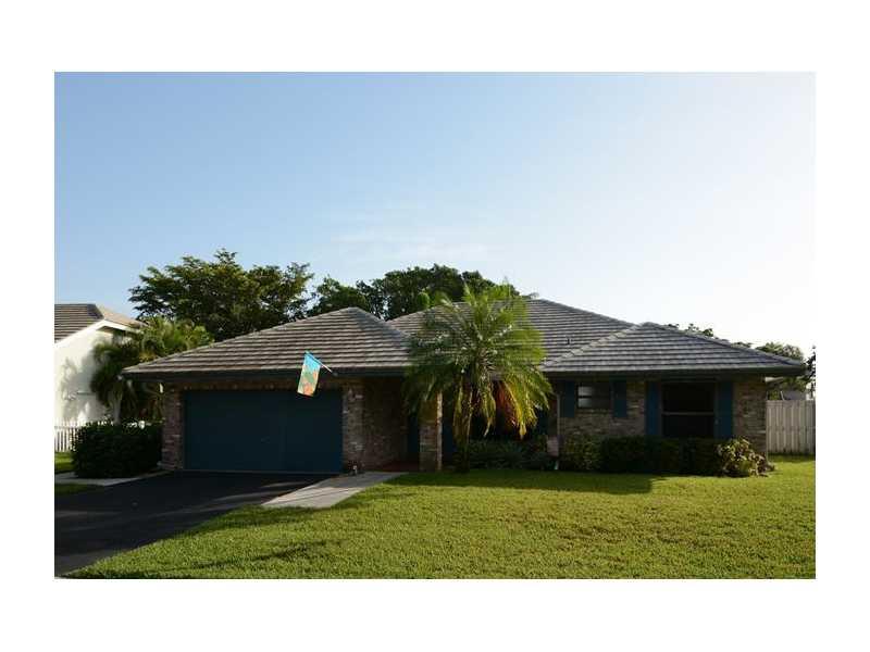 Rarely available Clarksburg model with HUGE great room. Separate room can be used for formal dining or office. Updated kitchen with raised panel cabinets, solid surface counters and breakfast area. Remodeled Bath. The house is light and bright with beauti ful PRIVATE views. The backyard has access to a common area the makes the 11,500 sf lot seem even bigger! Big oversized pool and large covered patio for entertaining and cabana bath. Sprinklers come off of lake to save on water bills. Cul-de-sac.