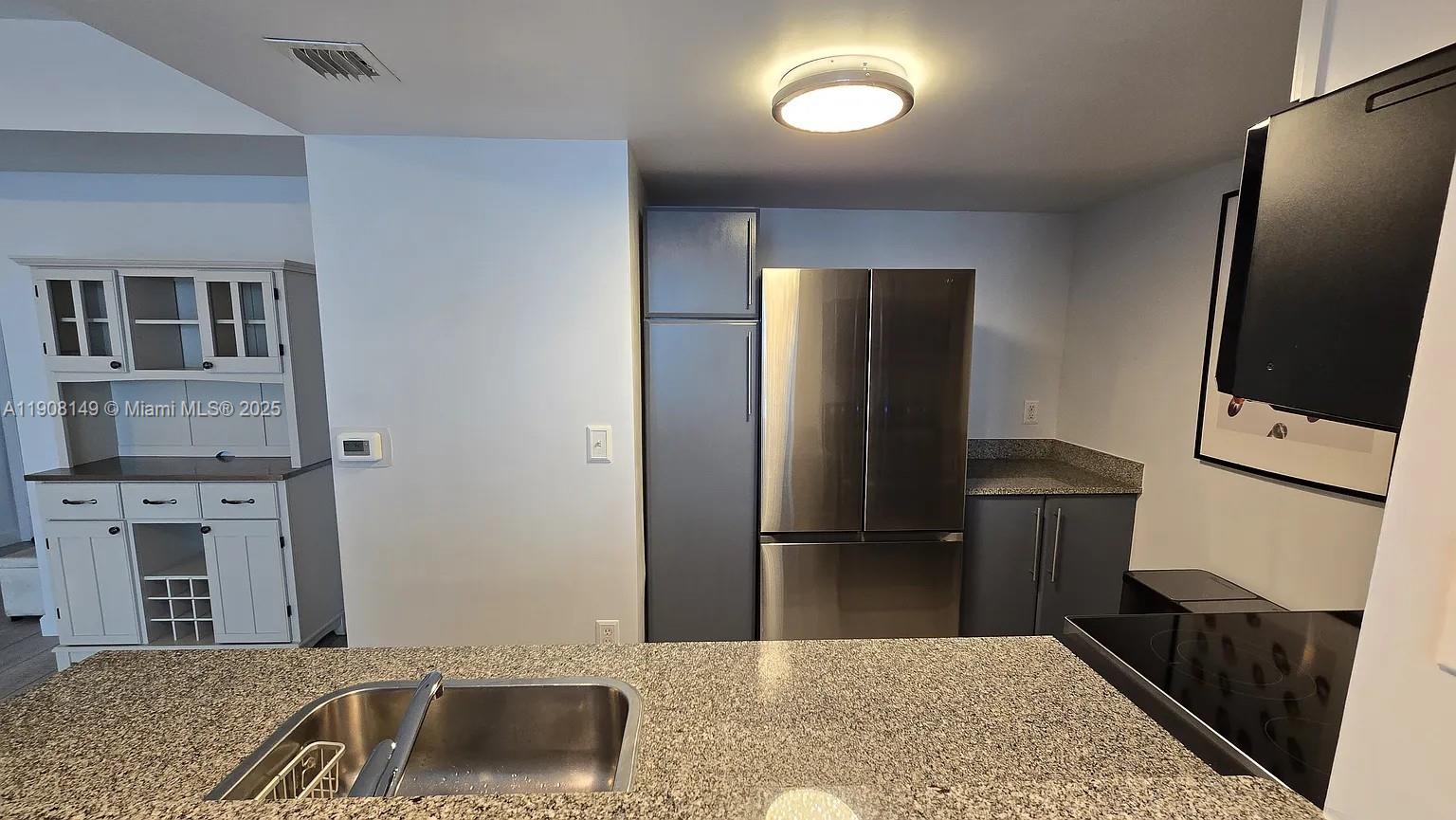 275 NE 18th St PH-10