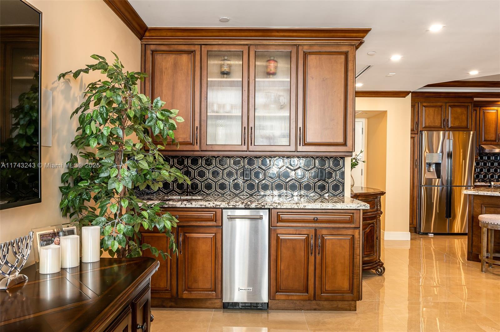 OCEANIA III CONDO - Residential