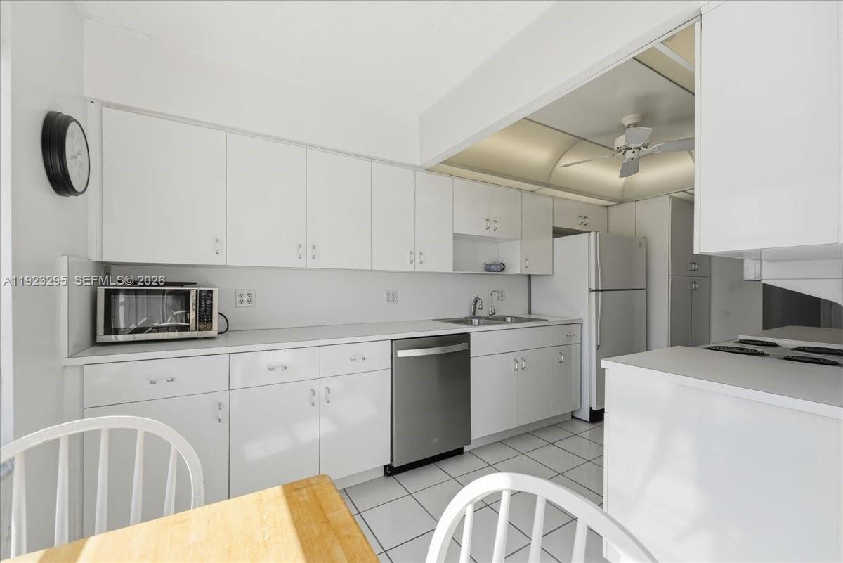 PLAZA SOUTH CONDO - Residential