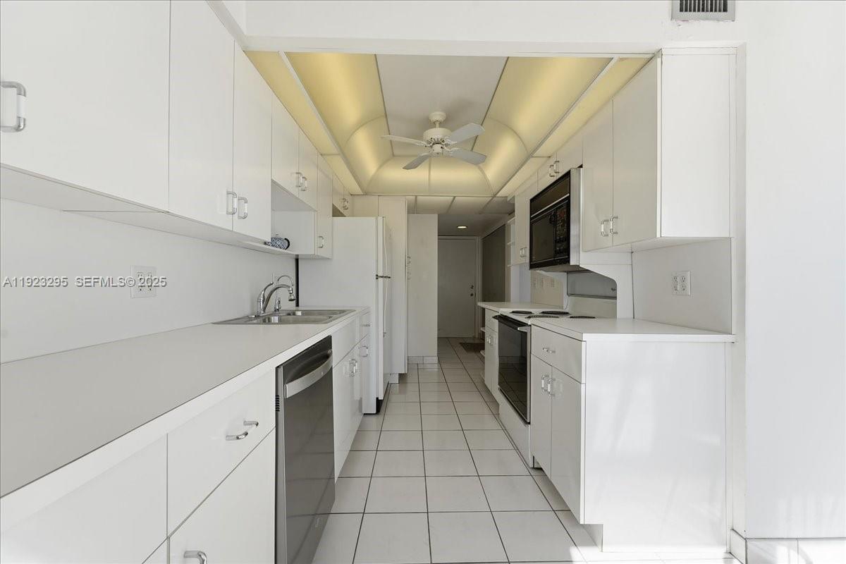 PLAZA SOUTH CONDO - Residential