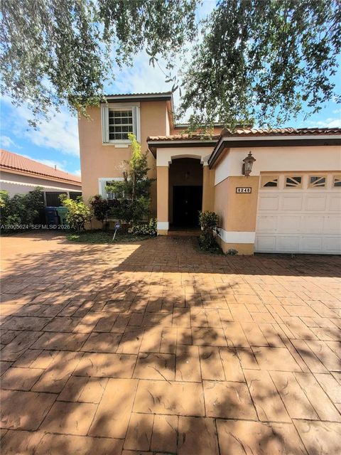 8248 NW 199th Ter Hialeah FL 33015