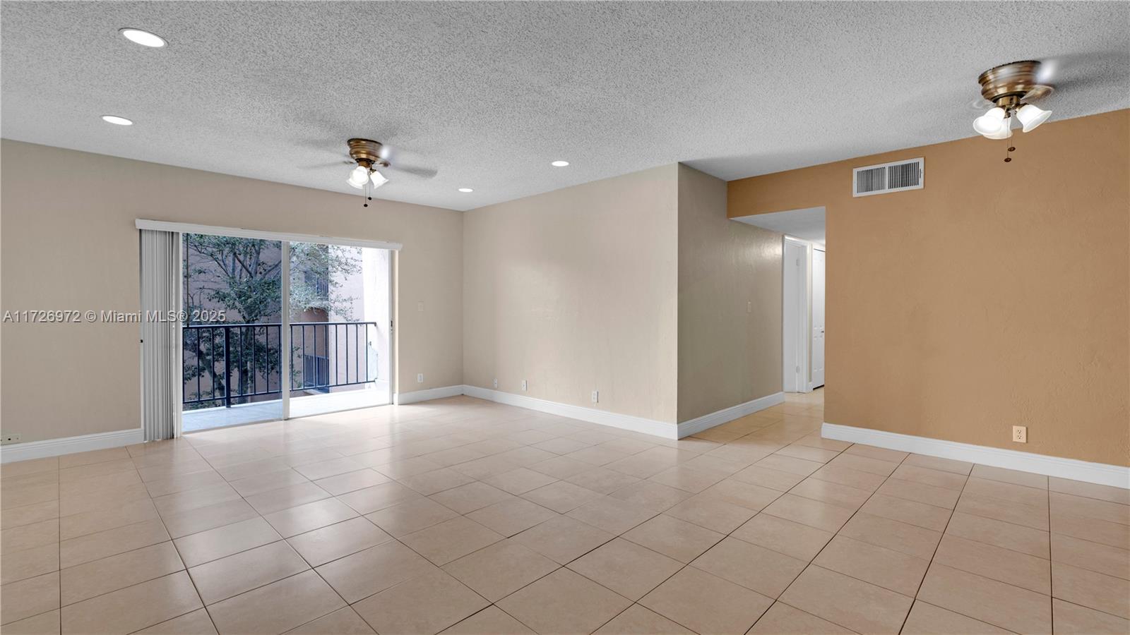 13715 Kendale Lakes Cir A-311, Miami, Broward County, Florida - 3 Bedrooms  
2 Bathrooms - 