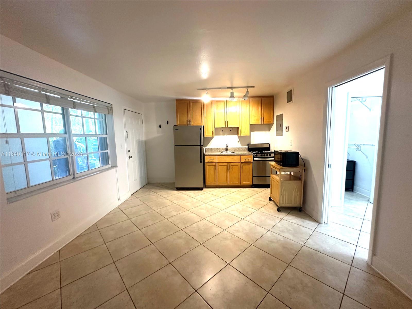 345 Michigan Ave 37