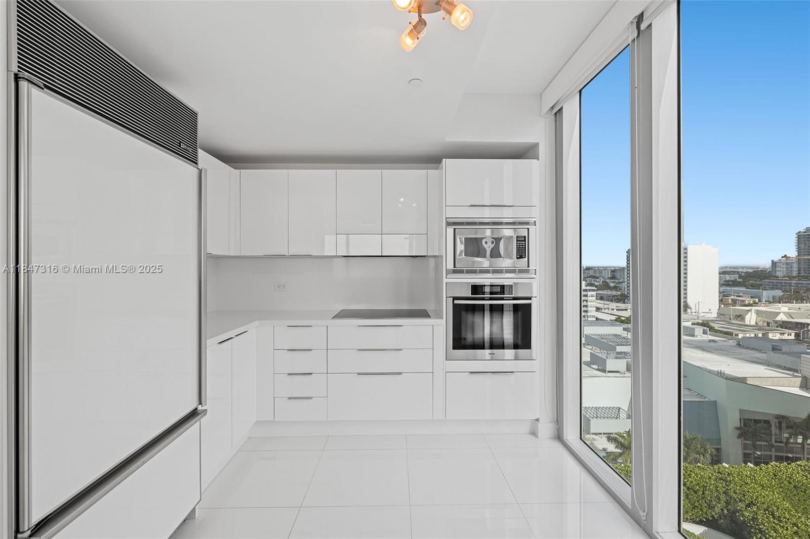 6799 Collins Ave 1002
