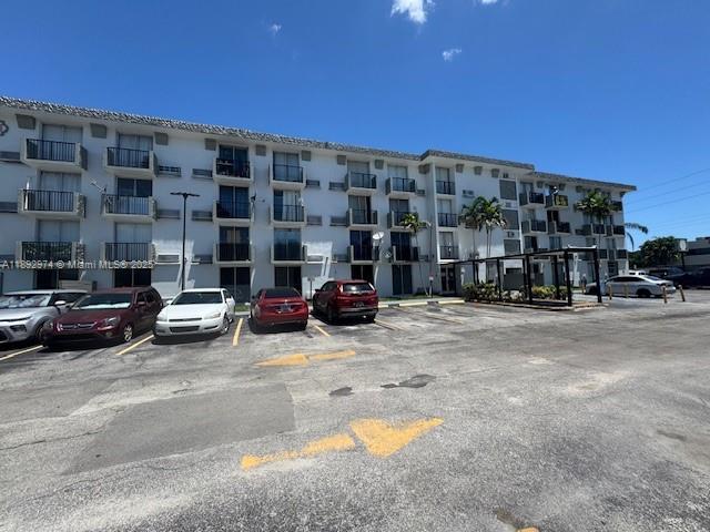 GOLDEN GATE APARTMENTS CO - Residential Lease