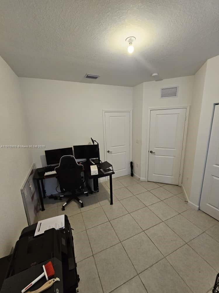 GOLF PARK SEC 1 - Residential Lease