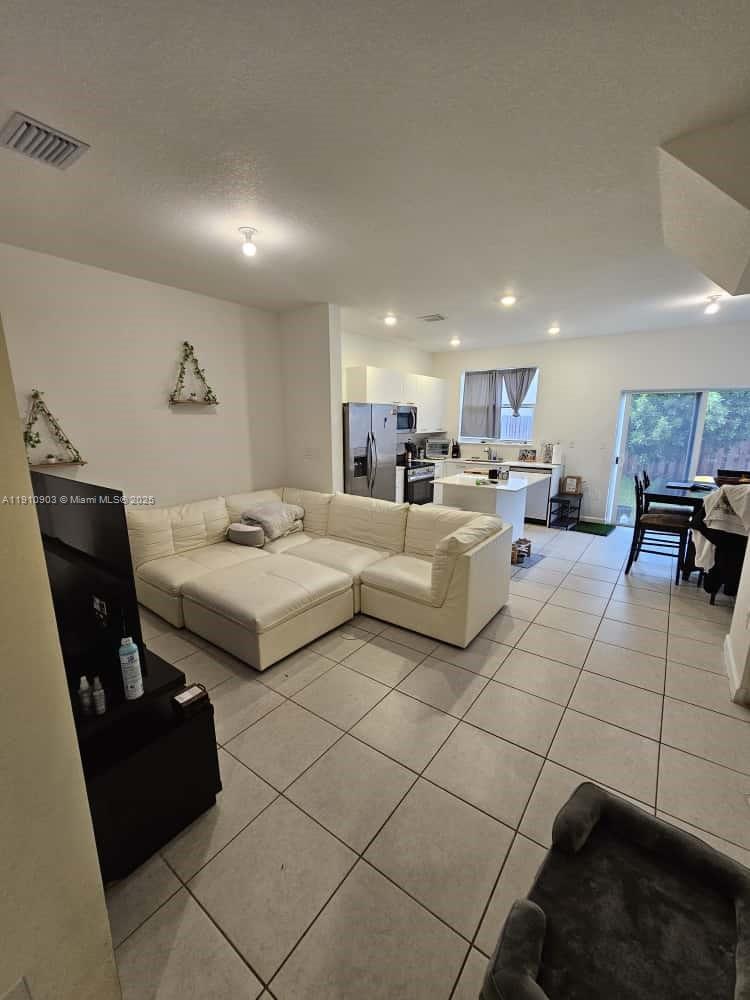 GOLF PARK SEC 1 - Residential Lease