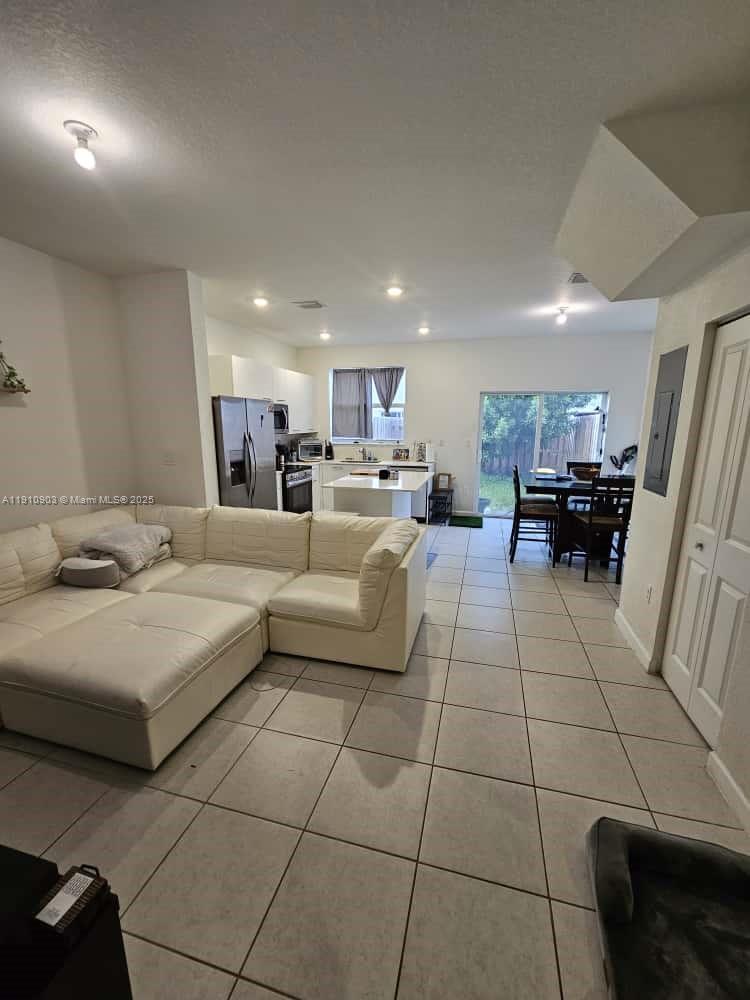 GOLF PARK SEC 1 - Residential Lease