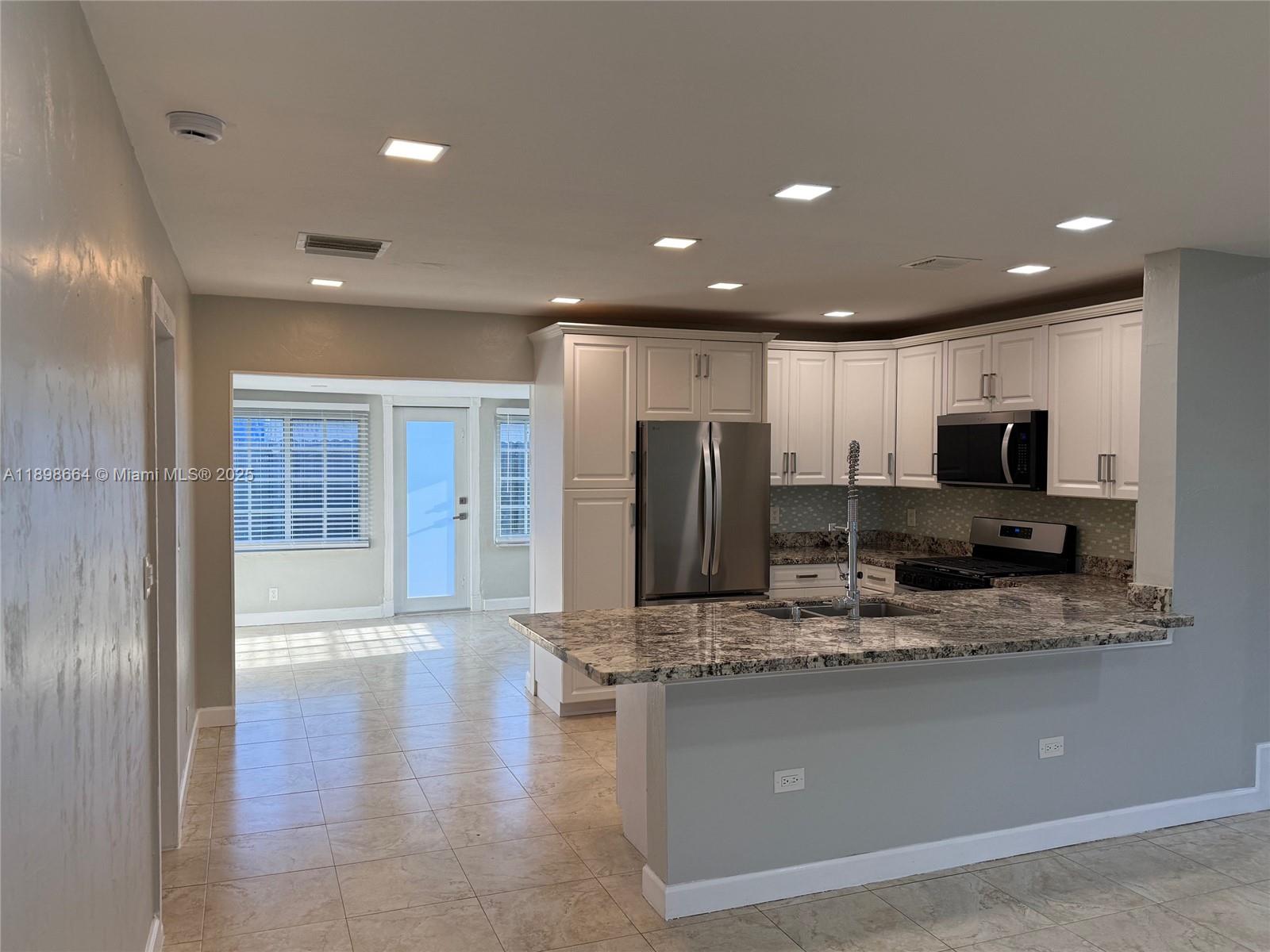 BROADVIEW PARK SEC 3 - Residential Lease